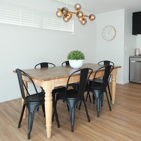 3 - Sunny Brand New House Villa Wanaka Exteriör bild