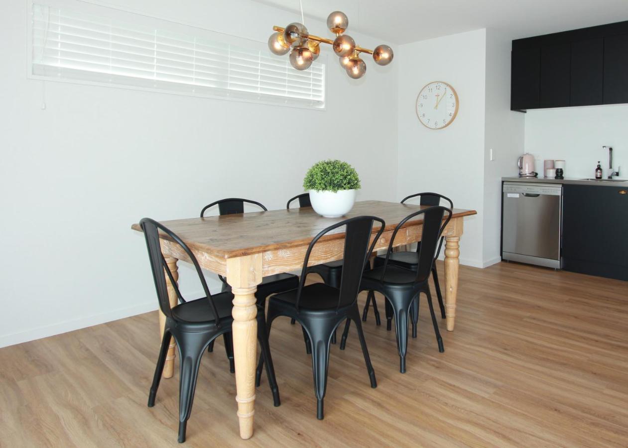 3 - Sunny Brand New House Villa Wanaka Exteriör bild