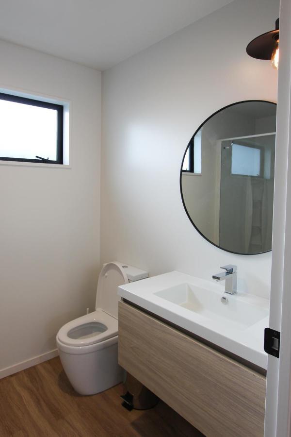 3 - Sunny Brand New House Villa Wanaka Exteriör bild